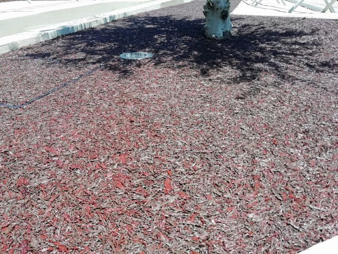 Caldeira de Árvore em Borracha Reciclada